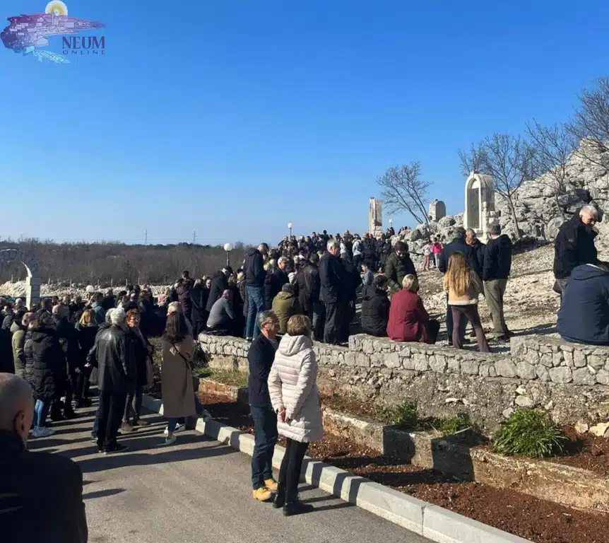 FOTO | More hodočasnika na korizmenom hodočašću župa Neum, Gradac i Hutovo u Svetište Kraljice mira u Hrasnu