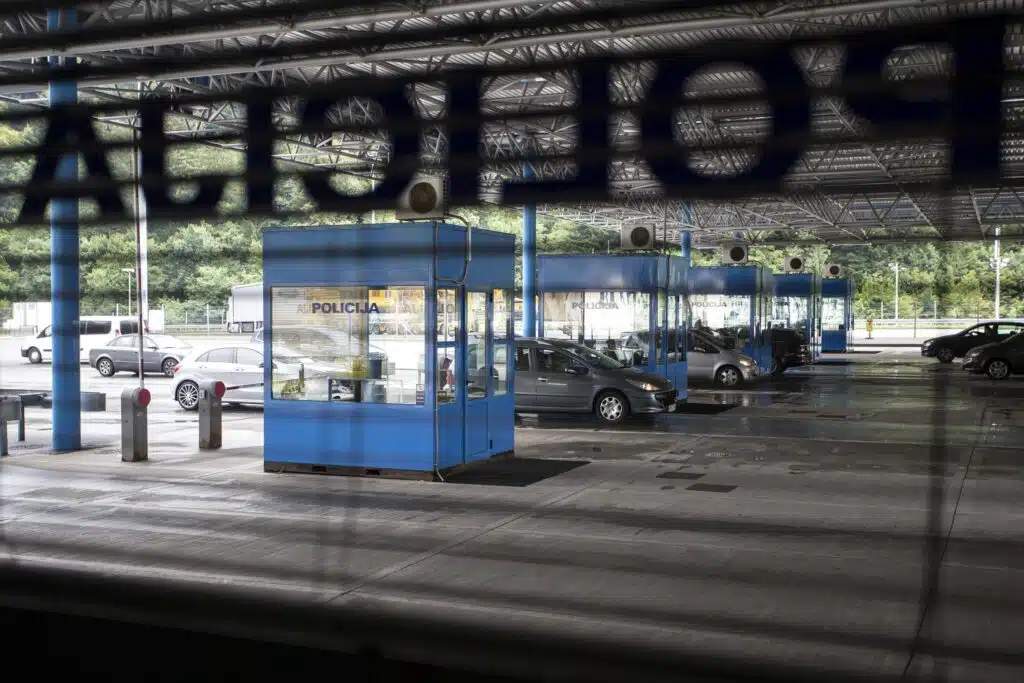 Kažnjen na granici jer je popravio auto u BiH