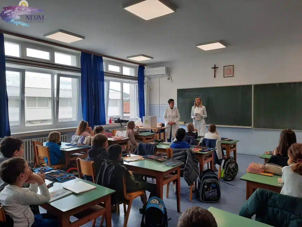 FOTO | Povodom Svjetskog dana oralnog zdravlja prvašići ugostili neumske stomatologinje