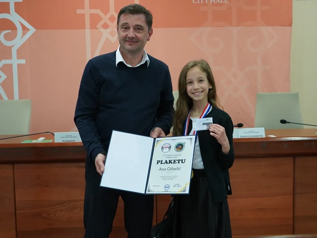 gradonačelnik i predsjednik gradskog vijeća mostara uručili nagrade najboljim učenicima u kvizu znanja o odvajanju otpada