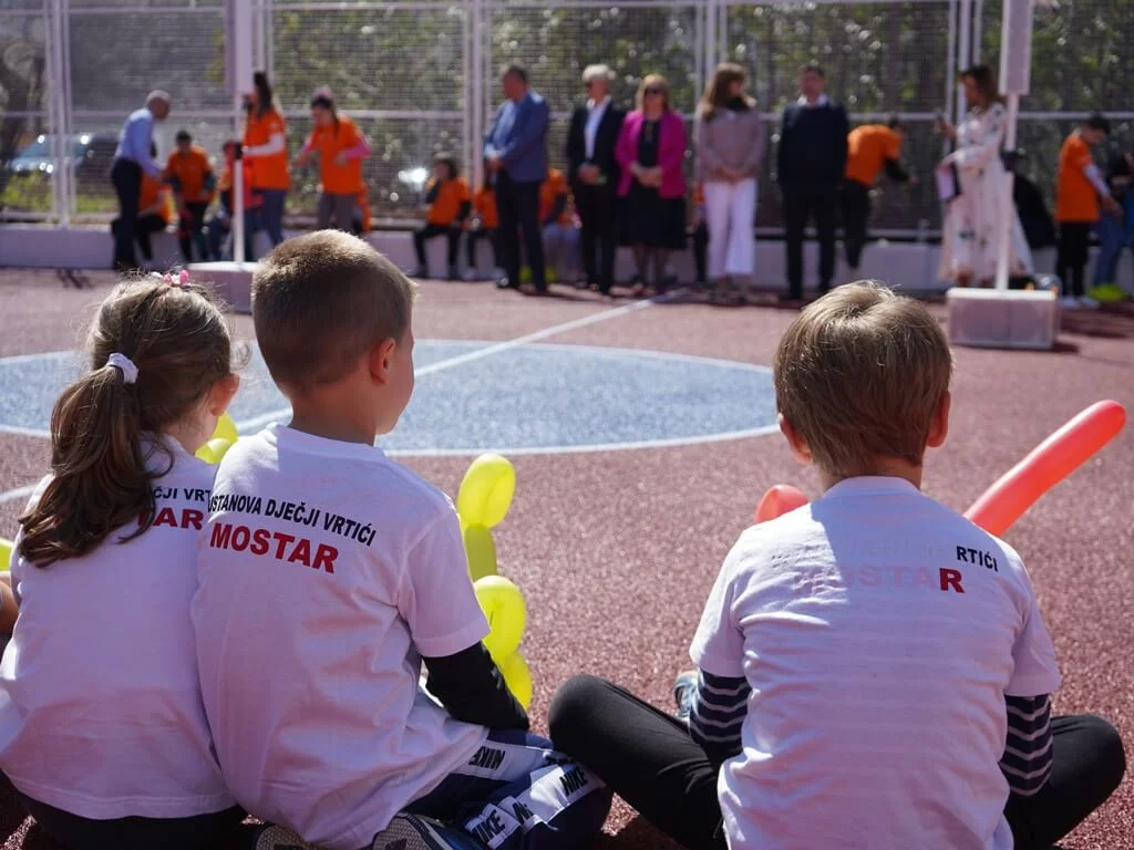 mostar dobio prvi inkluzivni, osjetilni park za djecu