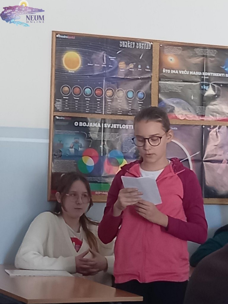 foto: književni susret neumskih osnovnoškolaca s pjesnikom perom pavlovićem
