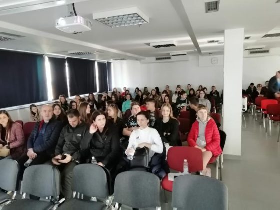 u vukovaru održana terenska nastava iz povijesti za učenike 9. razreda iz hbž-a (foto)