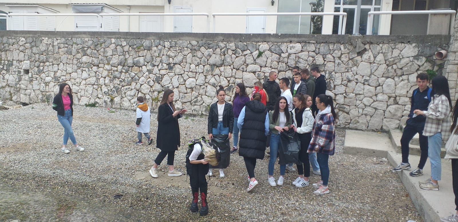 foto | neumski srednjoškolci uključeni u eko aktivizam mladih bosne i hercegovine