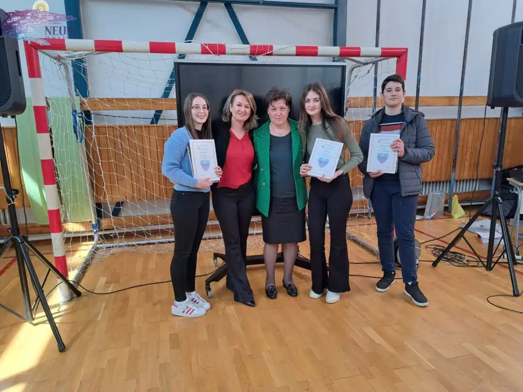 FOTO| Devetaši OŠ Kardinala Stepinca prvi u županijskom natjecanju iz povijesti