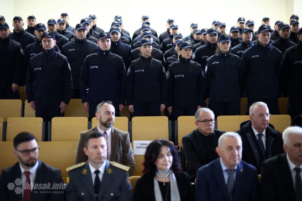 promovirano 50 novih policajaca i osam mlađih inspektora mup-a žzh