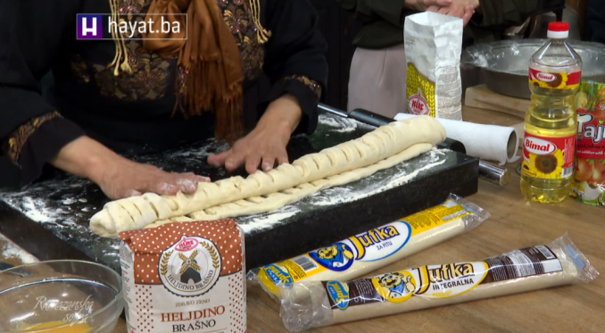 video / sevlija je u ‘ramazanskoj sofri’ pravila livanjsku pogaču, preukusna je: donesite smiraj pripremajući iftar