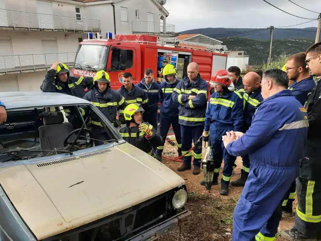 U Neumu održana zajednička vježba vatrogasaca iz Neuma i Slanog