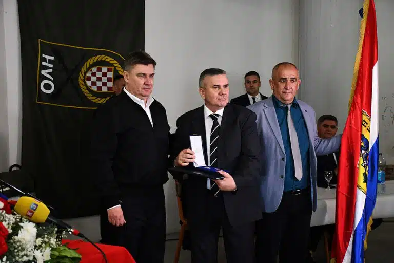 Milanović Dodiku: Pa budi muško