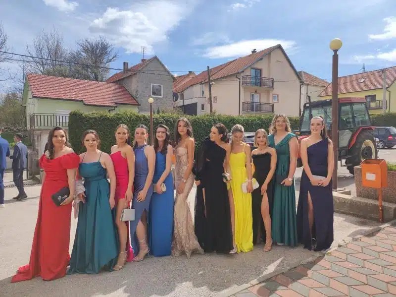 Maturalna zabava učenika Srednje strukovne škole Tomislavgrad 2023. (foto/video)