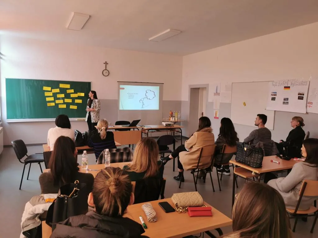 Održana stručna edukacija naziva “Asistenti u nastavi – kotači inkluzivnog obrazovanja”