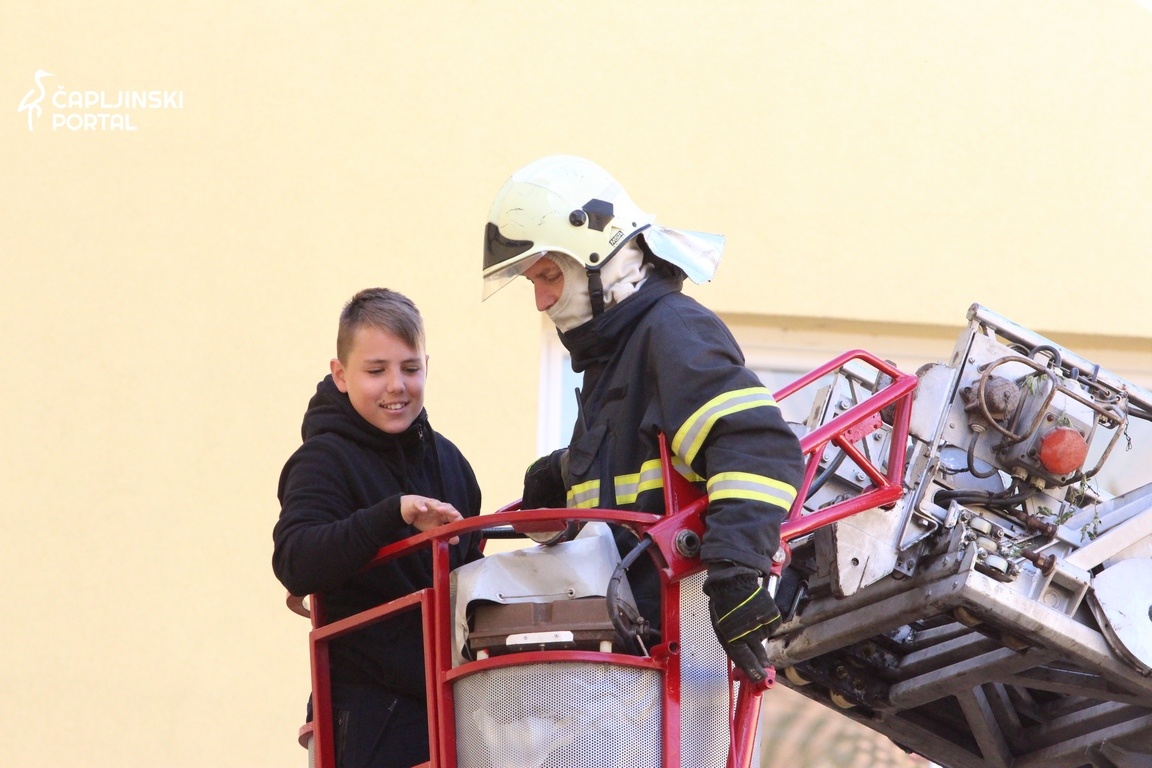 foto | održana vježba u školi – sudjelovali hgss, vatrogasci, hitna pomoć…