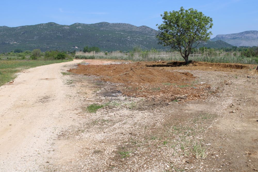 sanacija ilegalne divlje deponije otpada u naseljenom mjestu prolog
