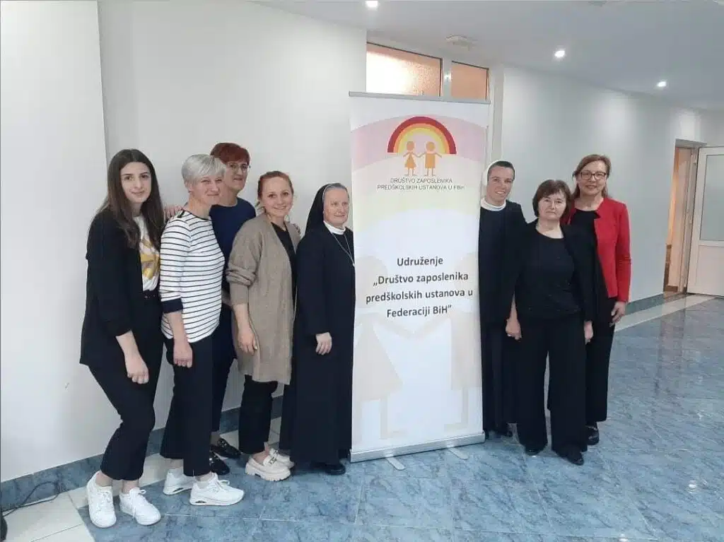 Vrtić “Sunčani most II.” Livno vikend je proveo na kupreškoj visoravni, u centru Adria Ski, gdje se odvijao trodnevni stručni seminar predškolskih ustanova u Federaciji BiH, a kojeg je organiziralo Društvo predškolskih ustanova Federacije BiH.