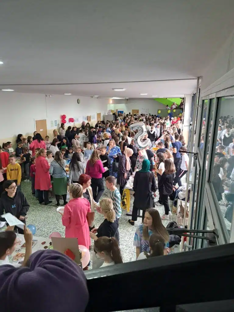 Druga osnovna škola Konjic: Održan Proljetni bazar “Kad se male ruke slože”