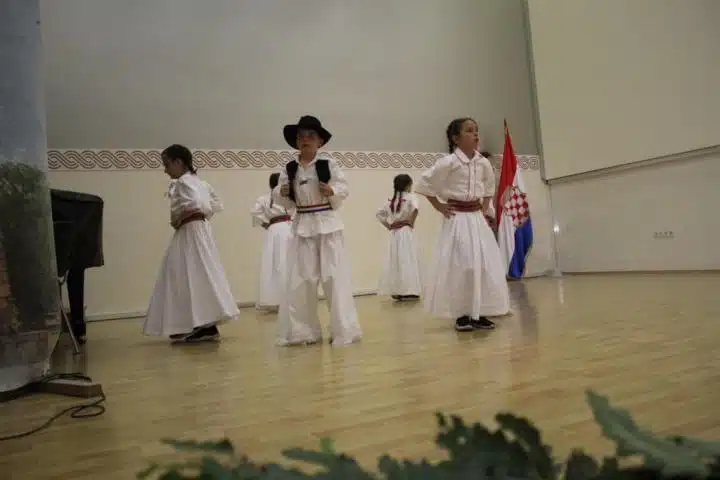 Dječja smotra folklora „Na Petrovu ognjištu“ ovaj vikend u Posušju