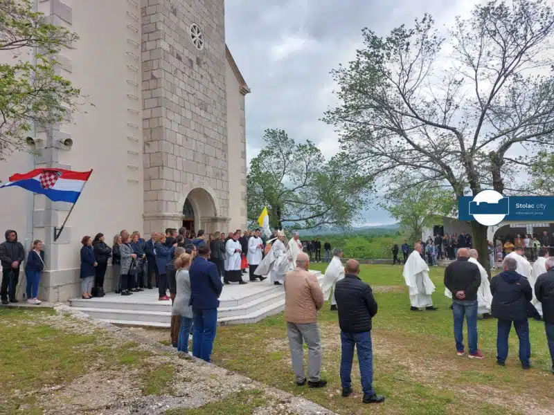 FOTO | Svečano proslavljena Kraljica Mira u župi Hrasno