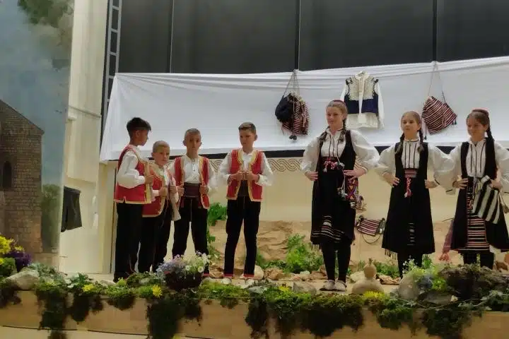 Prepuna dvorana u Posušju na dječjoj smotri folklora