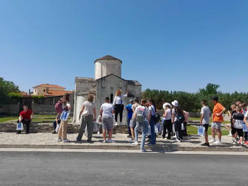 Srdačan doček „fra Mijinih“ školaraca u kraljevskim gradovima – prijateljima