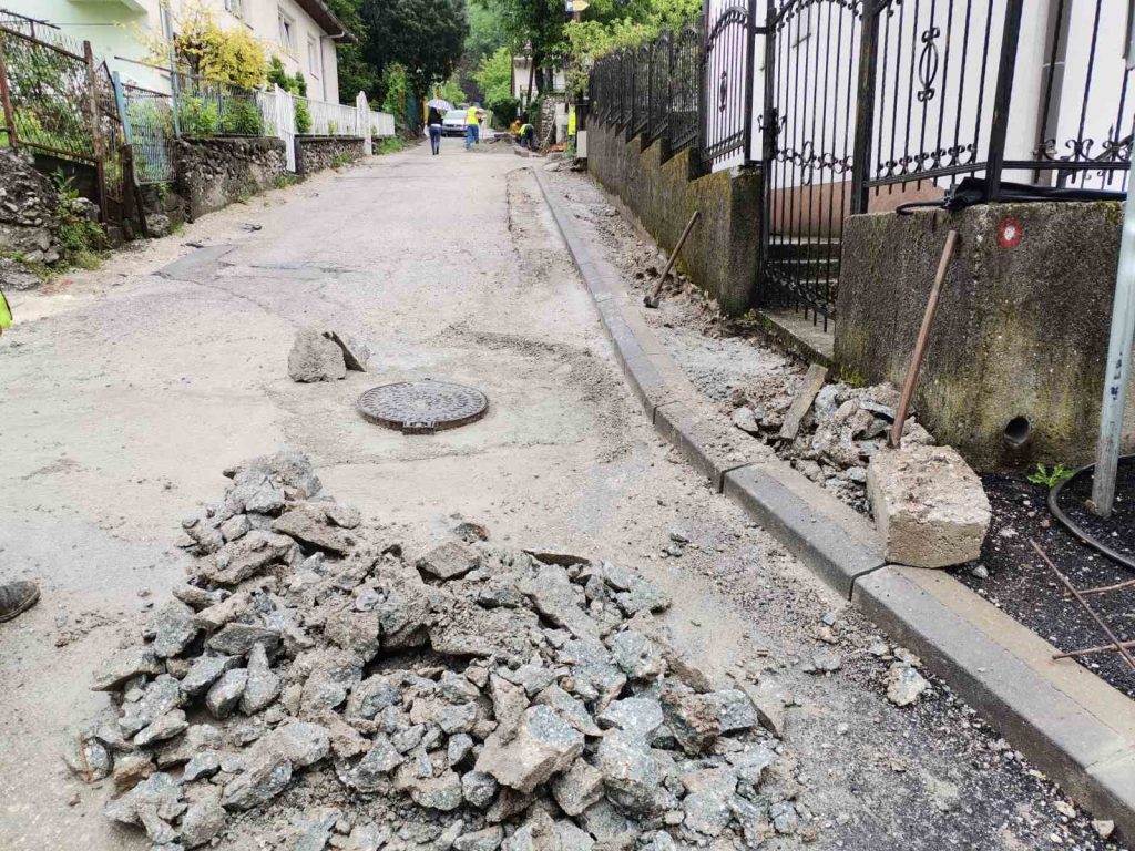 Grad Konjic: U toku su radovi u ulici Omladinska i saobraćajnici Suhi Do Grad Konjic: U toku su radovi u ulici Omladinska i saobraćajnici Suhi Do