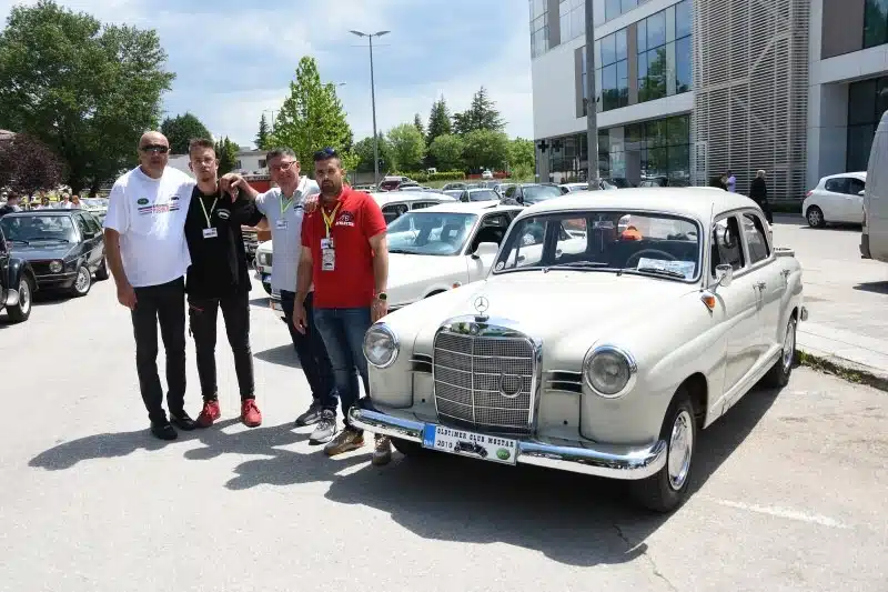 Oldtimeri zasjali na Broćanskom trgu