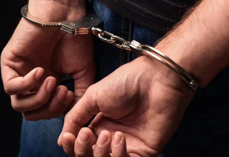 Uhapšen 26-godišnjak, zaplijenjeni droga i oružje