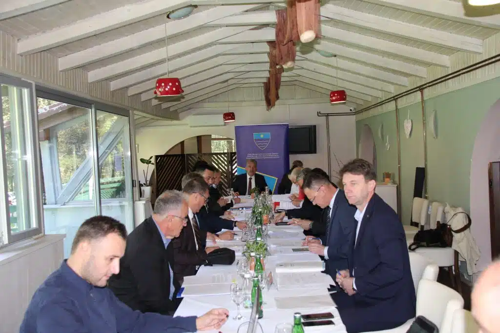 VLADA HNK: U zakon uvedeno pravo na dječiji dodatak za djecu s poteškoćama u razvoju ili invaliditetom