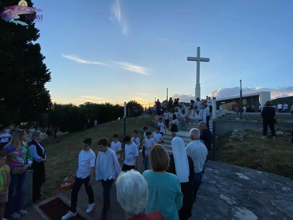 FOTO | Sveto misno slavlje na blagdan Tijelova, prvopričesnici predvodili procesiju