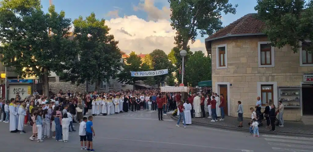 FOTO Tijelovska procesija kroz Posušje