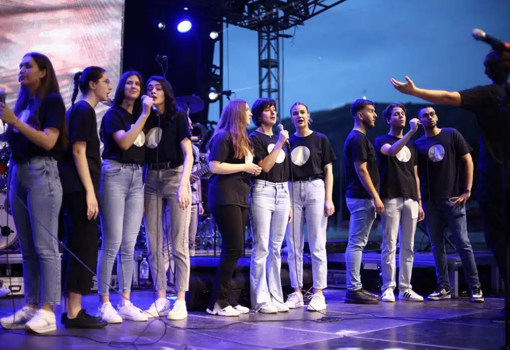 FOTO | Veliki humanitarni koncert duhovne glazbe pod nazivom Vjerujem okupio 10 tisuća ljudi
