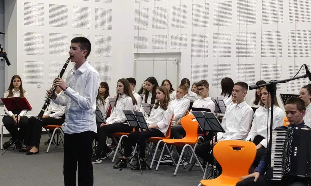 Učenici OGŠ ‘Franjo S. Vilhar’ Livno održali godišnji koncert / VIDEO
