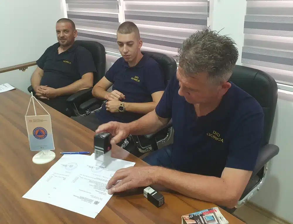 FOTO: Timovima Civilne zaštite ŽZH uručena oprema vrijedna 90.000 KM