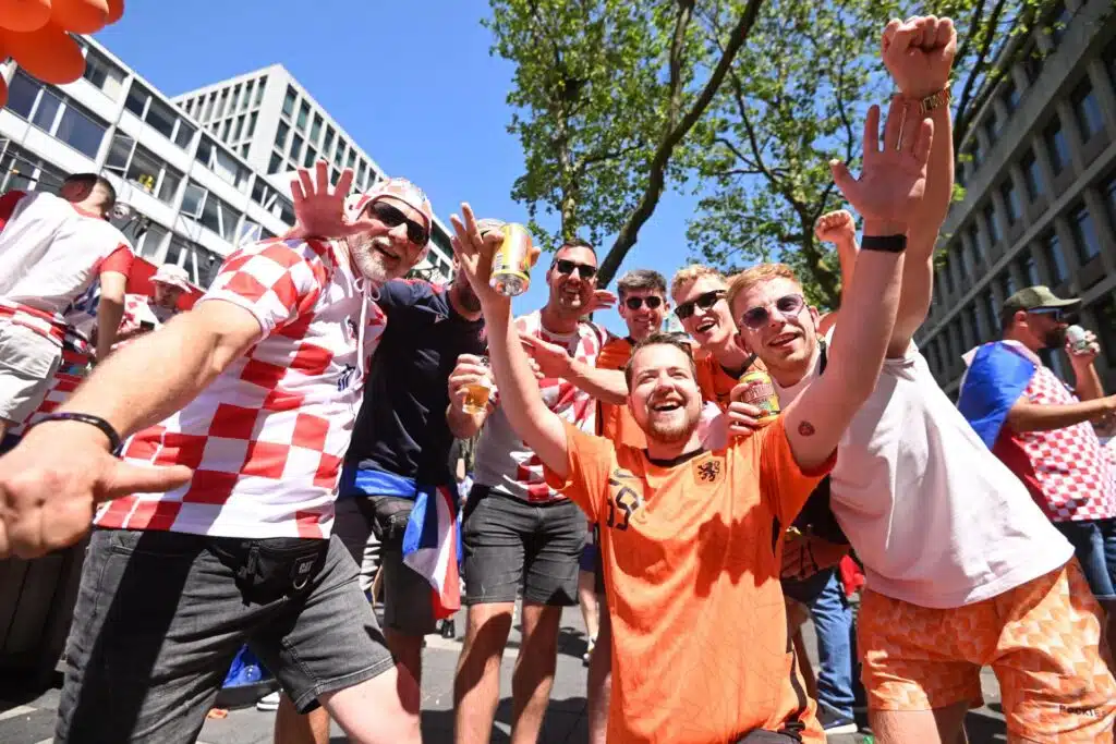 Vatreni će imati golemu navijačku pomoć: Tisuće Hrvata na ulicama Rotterdama