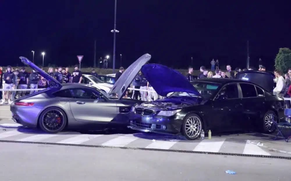 Automobilom se zabio među ljude, jedna osoba se bori za život