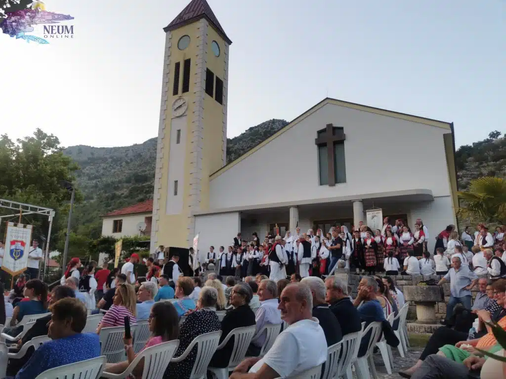 FOTO| Hutovo proslavilo još jedne Ivanjske krijesove