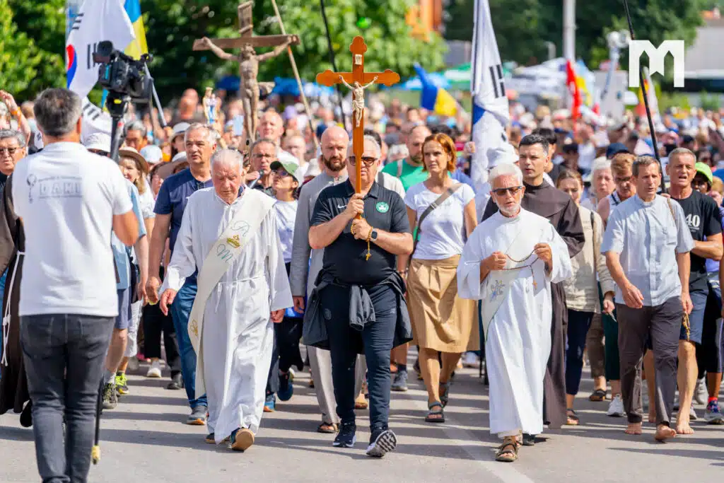 FOTO: U Međugorju održana Hodnja mira