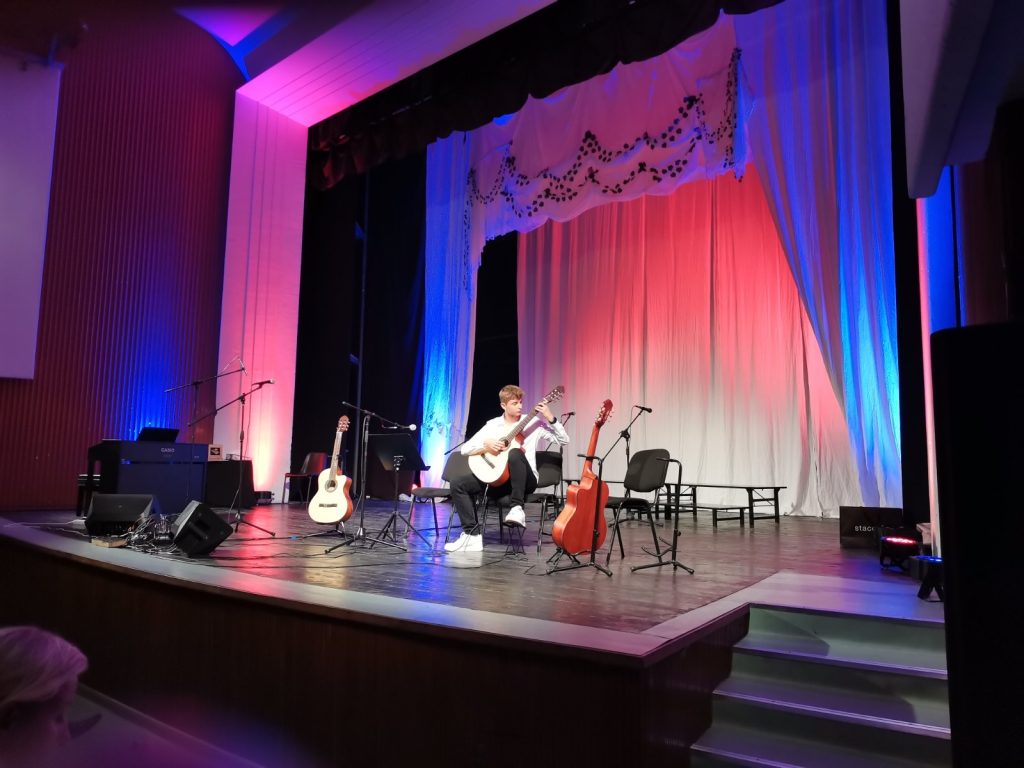 Večeras održan koncert maturanata Osnovne muzičke škole s pravom javnosti "Rezonanca" klasa 2023 Večeras održan koncert maturanata Osnovne muzičke škole s pravom javnosti "Rezonanca" klasa 2023
