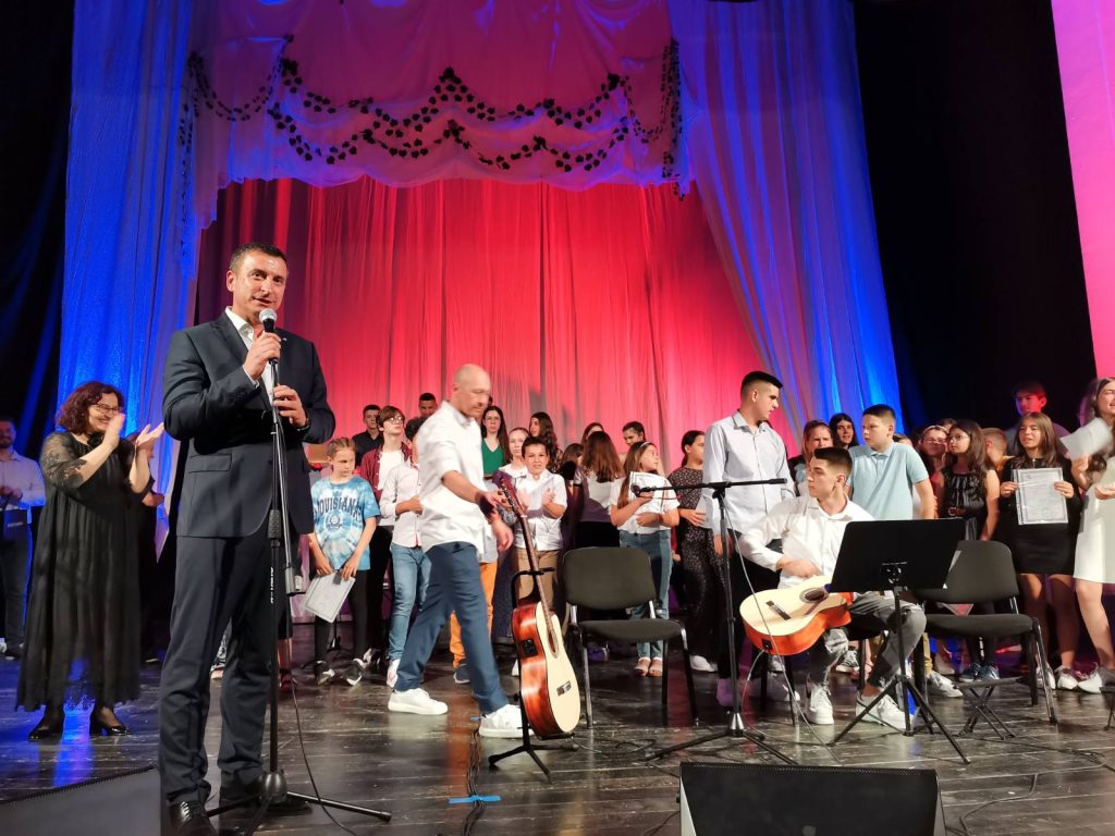 Večeras održan koncert maturanata Osnovne muzičke škole s pravom javnosti "Rezonanca" klasa 2023 Večeras održan koncert maturanata Osnovne muzičke škole s pravom javnosti "Rezonanca" klasa 2023