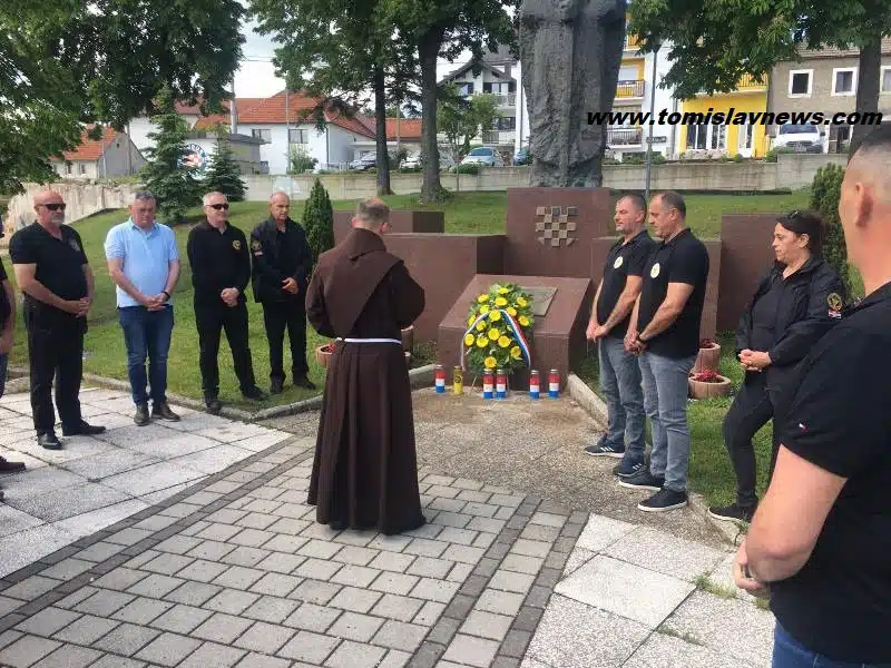 FOTO: OKUPLJANJE bivših pripadnika vojne policije HV i HVO-a u Tomislavgradu