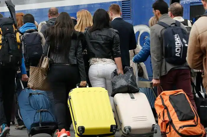 Mladi masovno odlaze: BiH svake godine izgubi po jedan grad