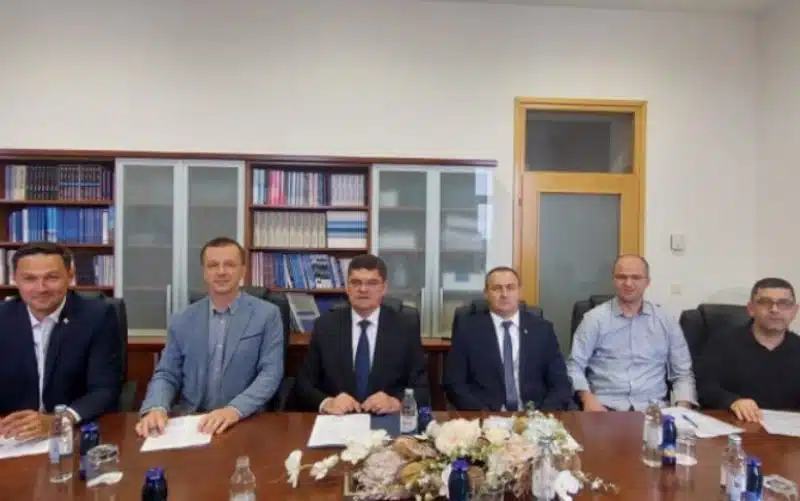 POTPISAN Ugovor s Federalnim ministarstvom prostornog uređenja za rehabilitaciju lokalne ceste Tomislavgrad-Letka i obnovu fasade u klaustru samostana u Tomislavgradu