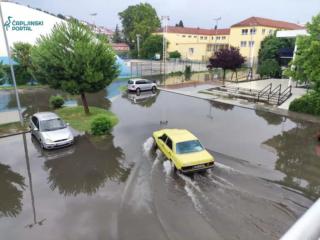 FOTO/VIDEO | Parking kraj dvorane u potpunosti pod vodom