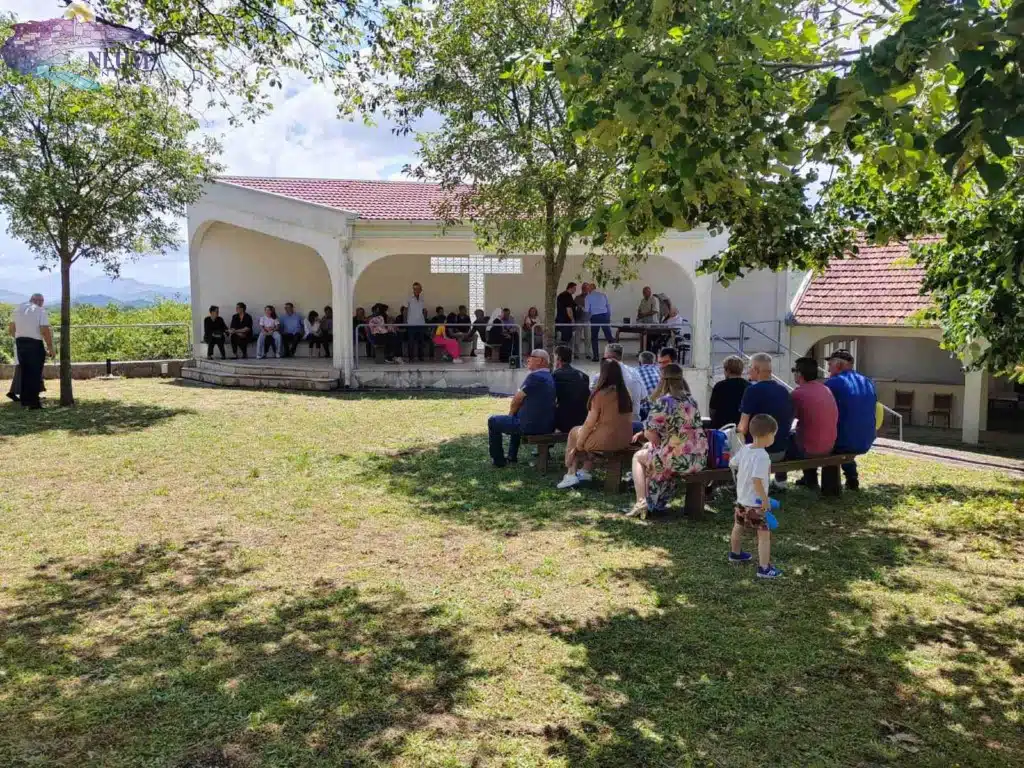 FOTO: U Hrasnu održana promocija knjige don Joze Njavre “Kraljica Mira: Hrasno”