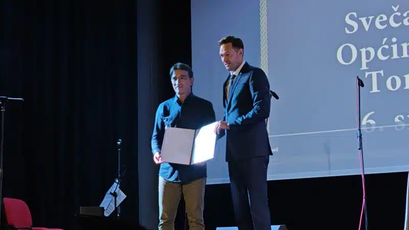 Zlatko Dalić preuzeo javno priznanje Općine Tomislavgrad: “Učinili ste me sretnim i ponosnim kao što naša reprezentacija čini sretnim i ponosnim sve nas” (foto/video)