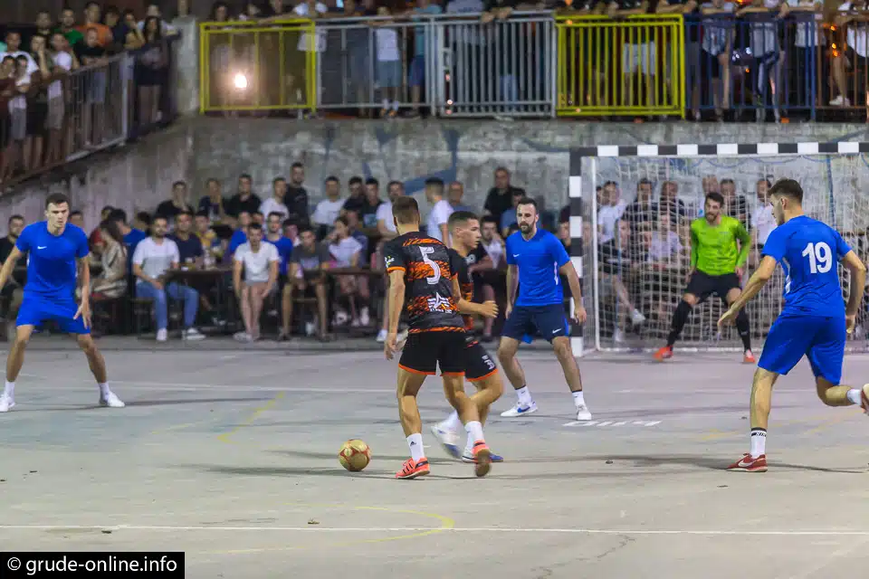 GRUDSKO LJETO: Poznata prva dva polufinalista, večeras spektakl uz futsal majstore