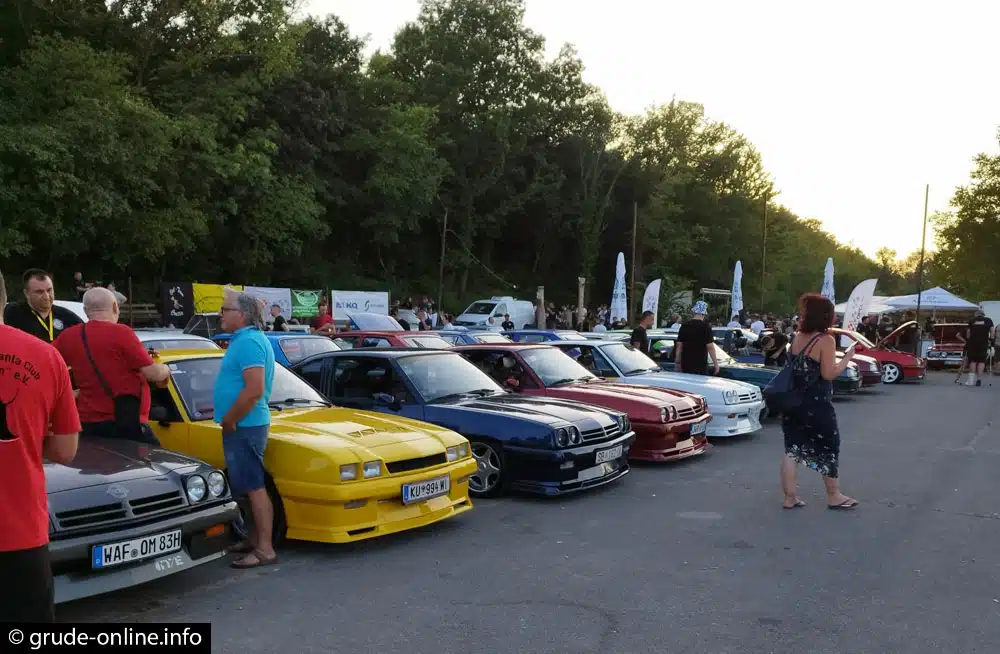 FOTO/VIDEO: Održan defile starodobnih Opela