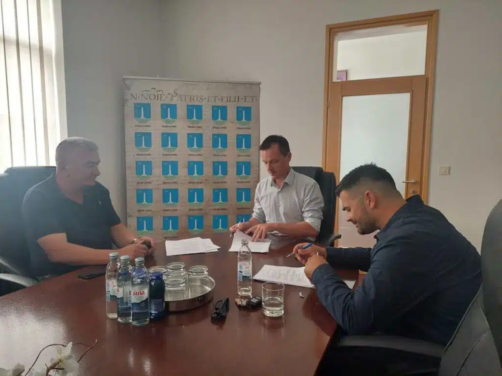 Gradonačelnik potpisao ugovore za izgradnju fekalnog kolektora i vodovoda u obuhvatu Regulacijskog plana „Rasadnik“
