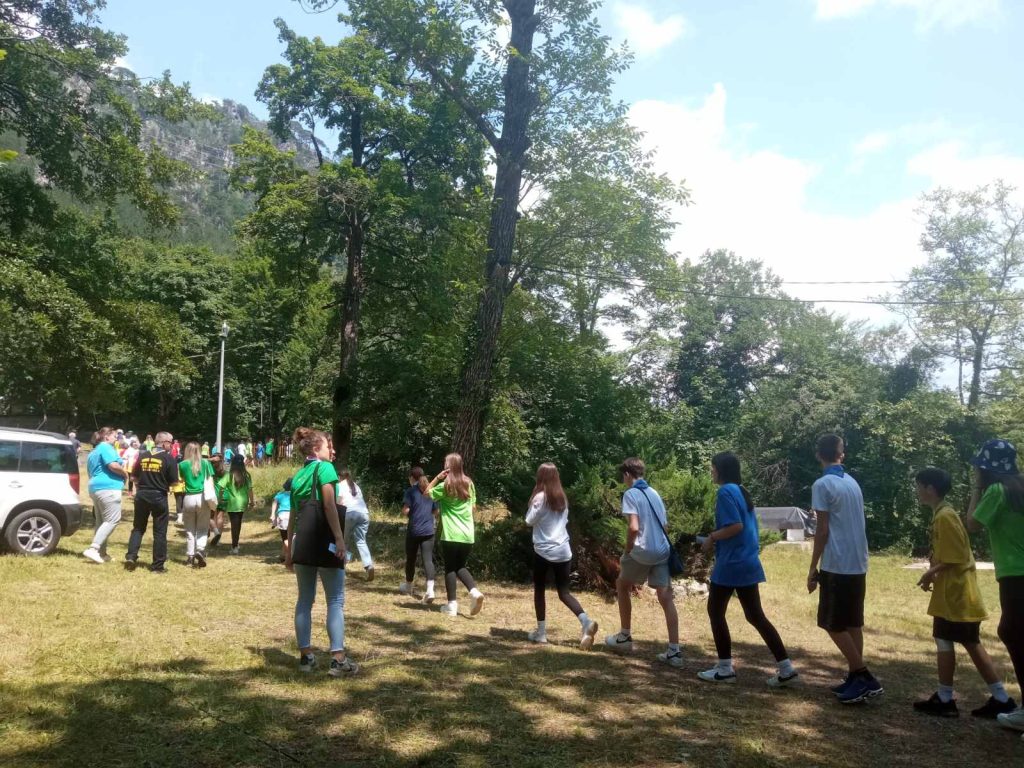 Kako se gradi most prijateljstva pokazali su nam izviđači
