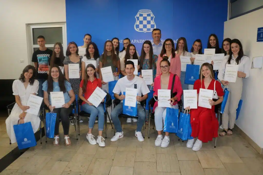 Ljubuški učenici na prijemu najboljih učenika osnovnih, srednjih i glazbenih škola ZHŽ