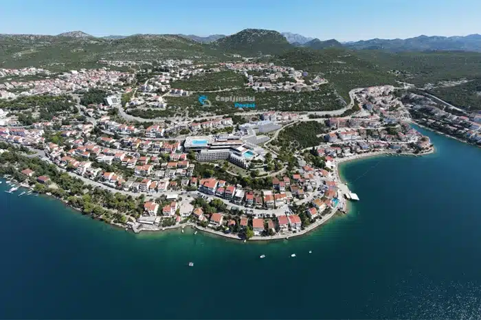 Uklanjaju se derutne zgrade u centru Neuma